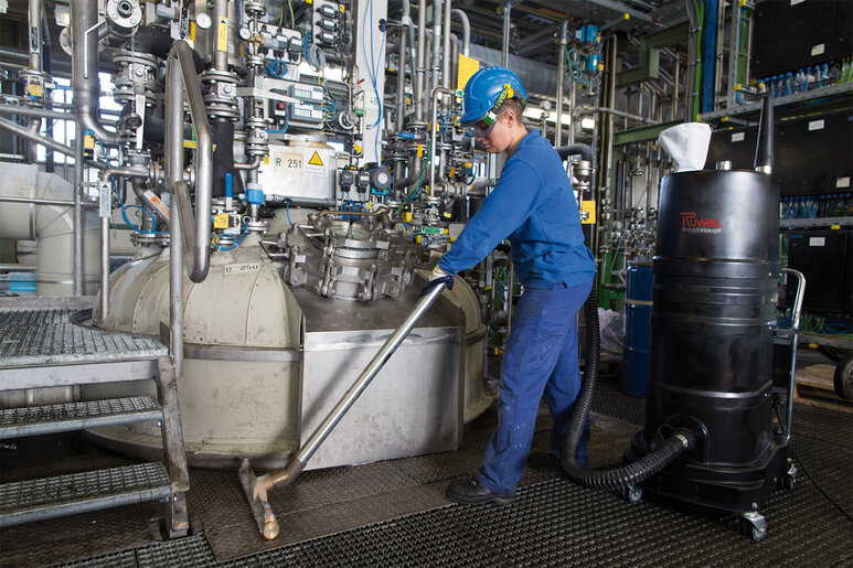 Ruwac industriezuiger met draaistroomaandrijving DS1 voor gasexplosieve atmosfeer bij Chemiepark Evonik in Marl