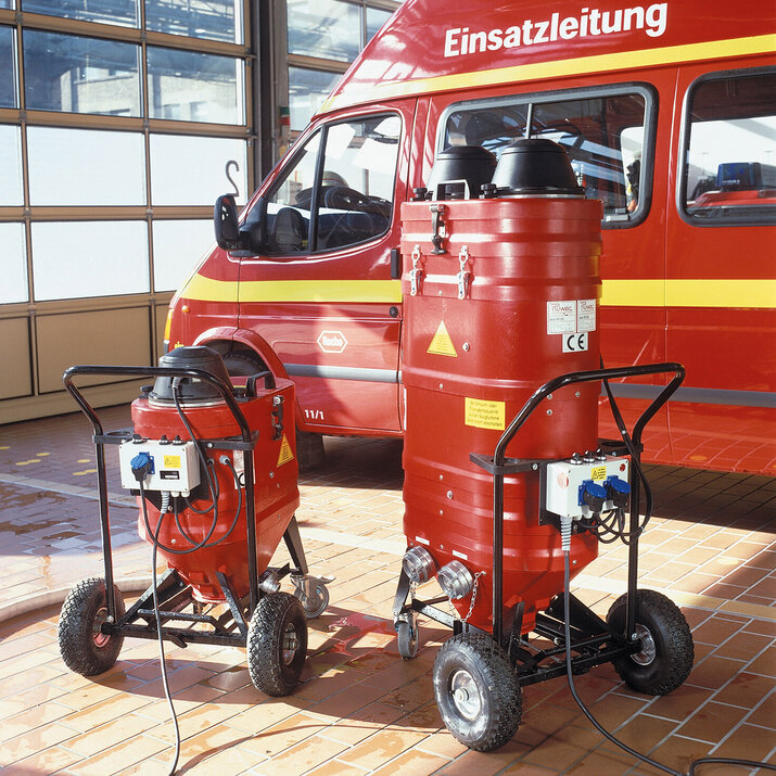 Ruwac waterzuiger WSP200 zuigt water bij de fabrieksbrandweer van Roche Diagnostics in Mannheim.